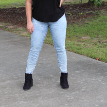 Load image into Gallery viewer, Jelly Jeans-Light Acid Wash