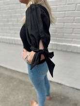 Load image into Gallery viewer, Black Ribbed Puff Sleeve Top
