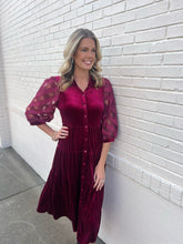 Load image into Gallery viewer, Victorias Velvet Dress
