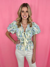 Load image into Gallery viewer, Francesca Floral Top
