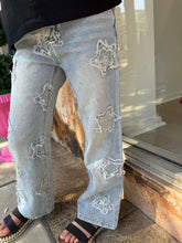 Load image into Gallery viewer, Wide Leg Frayed Star Jeans
